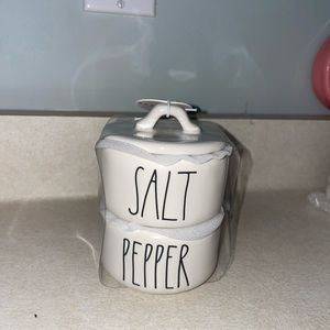 Rae dunn salt & pepper stacker - yes